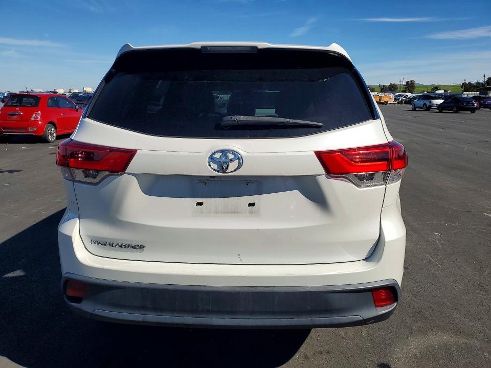 2019 Toyota Highlander le