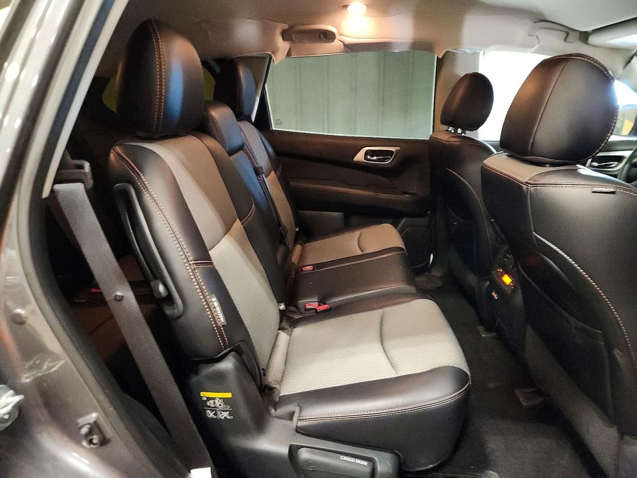 2020 Nissan Pathfinder sv