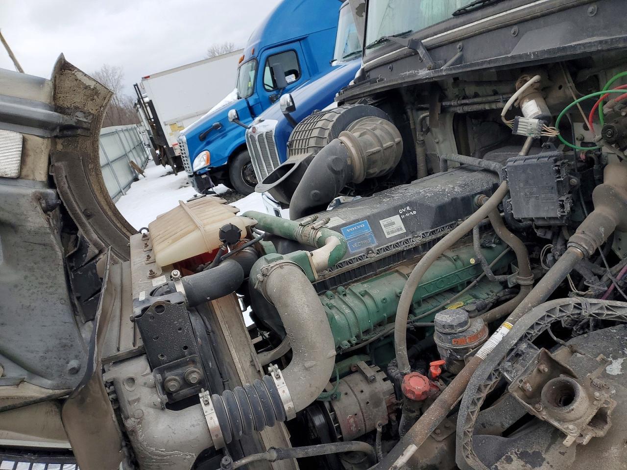 2017 Volv O VNL Semi Truck