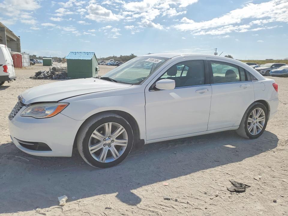 2013 Chrysler 200 lx