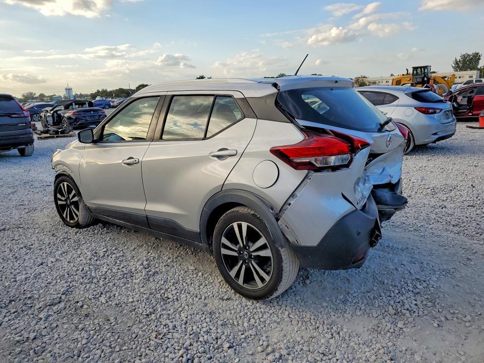 2020 Nissan Kicks sv