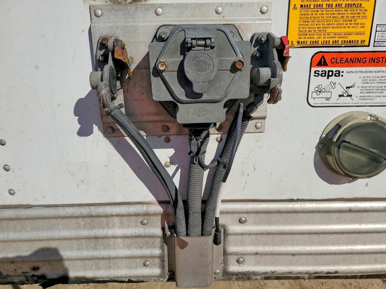 2015 Utility VS2DX DRY Van Trailer