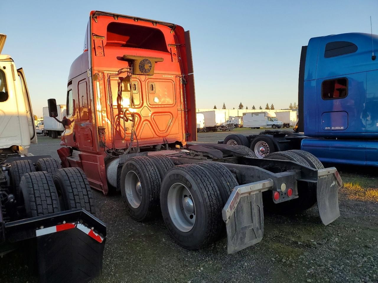 2018 Freightliner Cascadia 125 Semi Truck