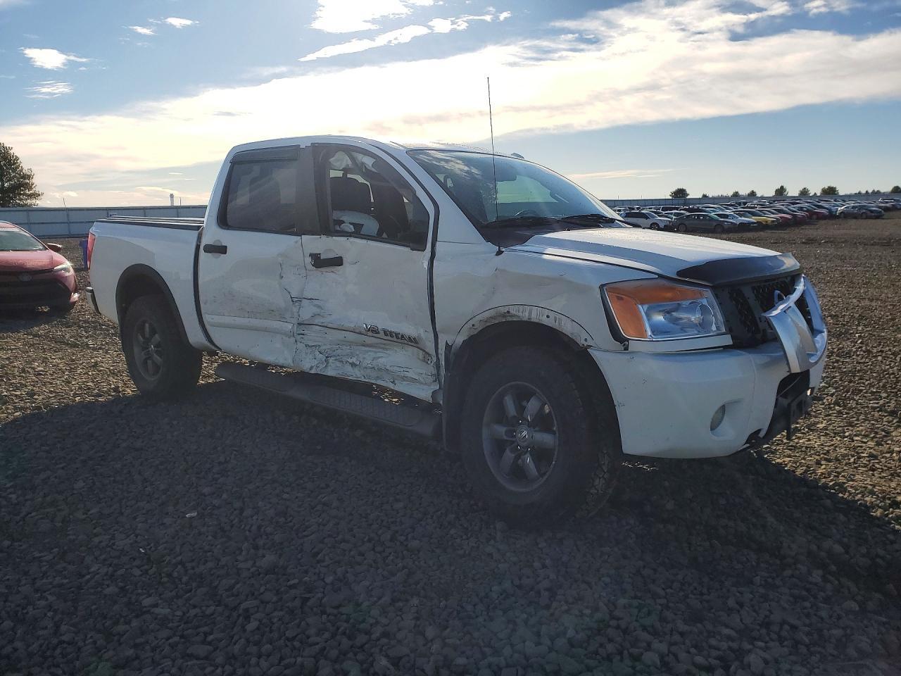 2013 Nissan Titan SV
