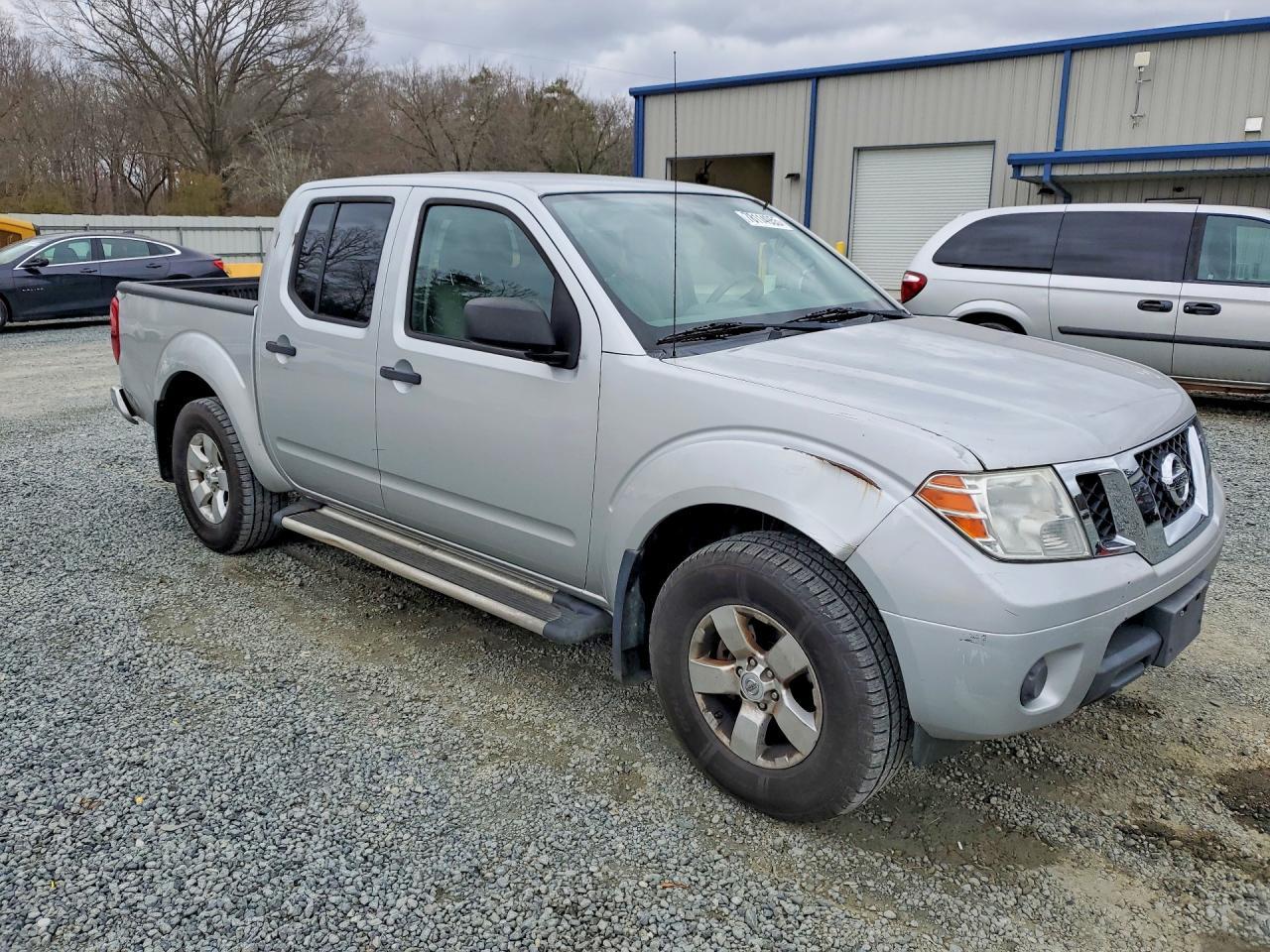 2012 Nissan Frontier s