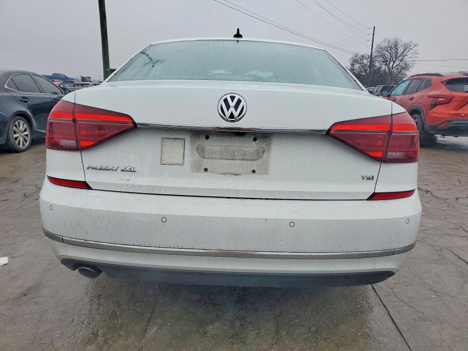 2017 Volkswagen Passat sel Premium