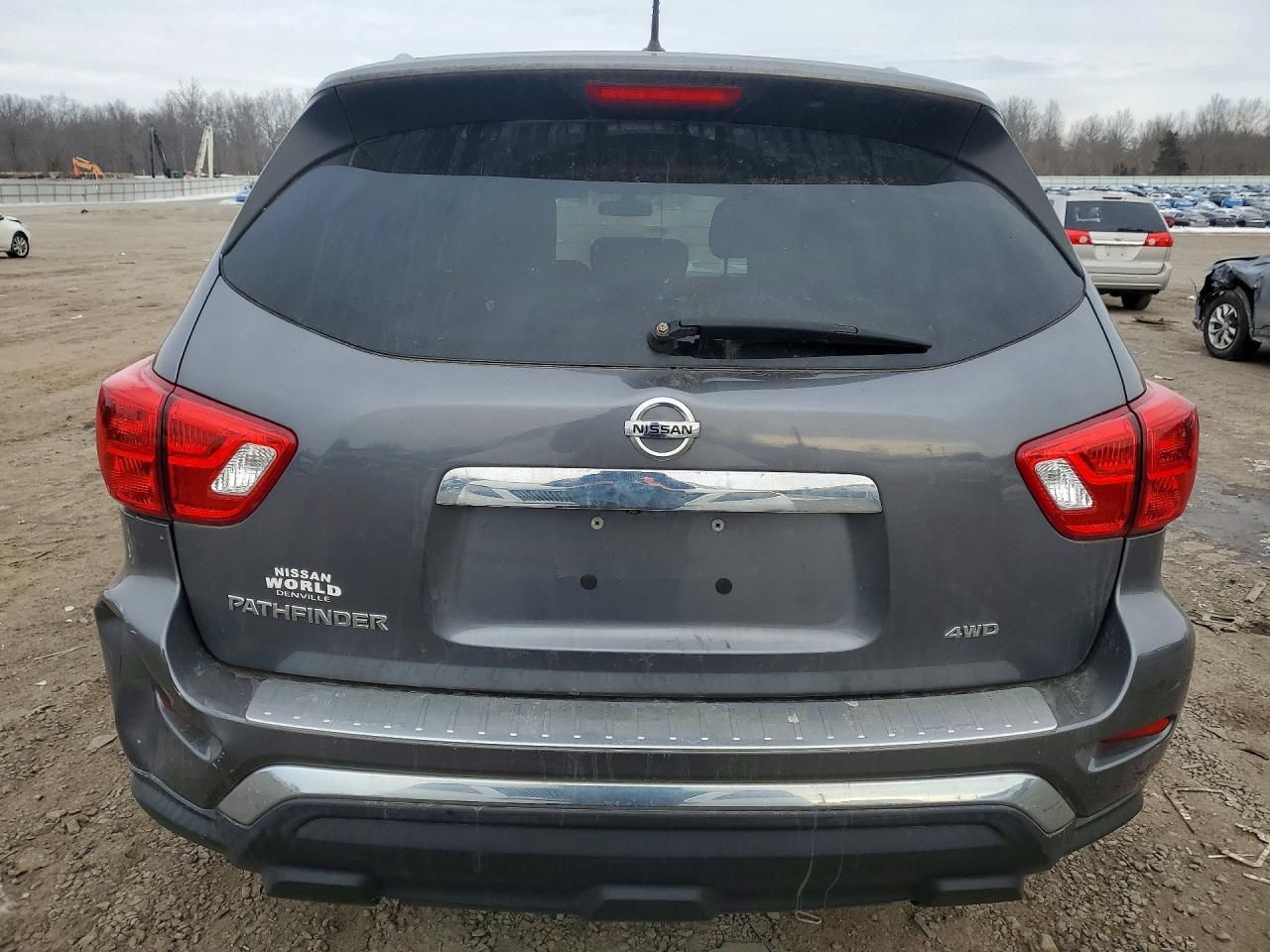 2017 Nissan Pathfinder s