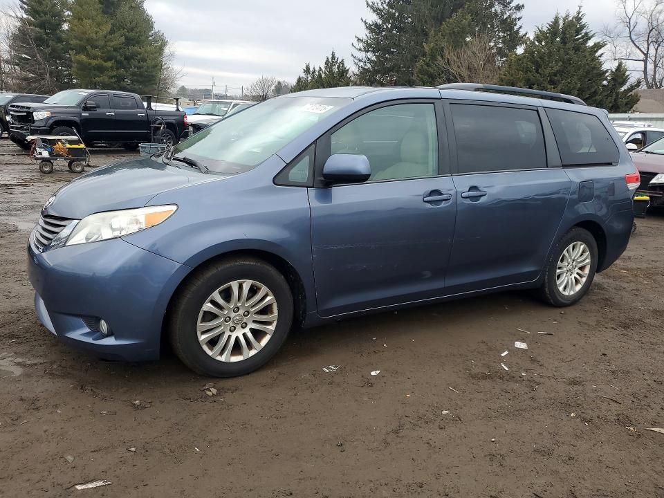 2013 Toyota Sienna xle