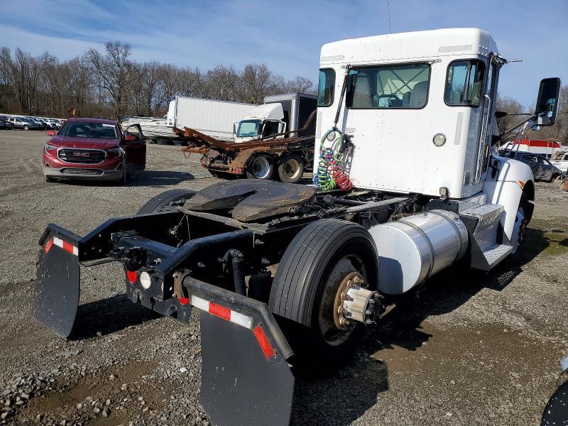2016 Kenworth T300 Semi Truck