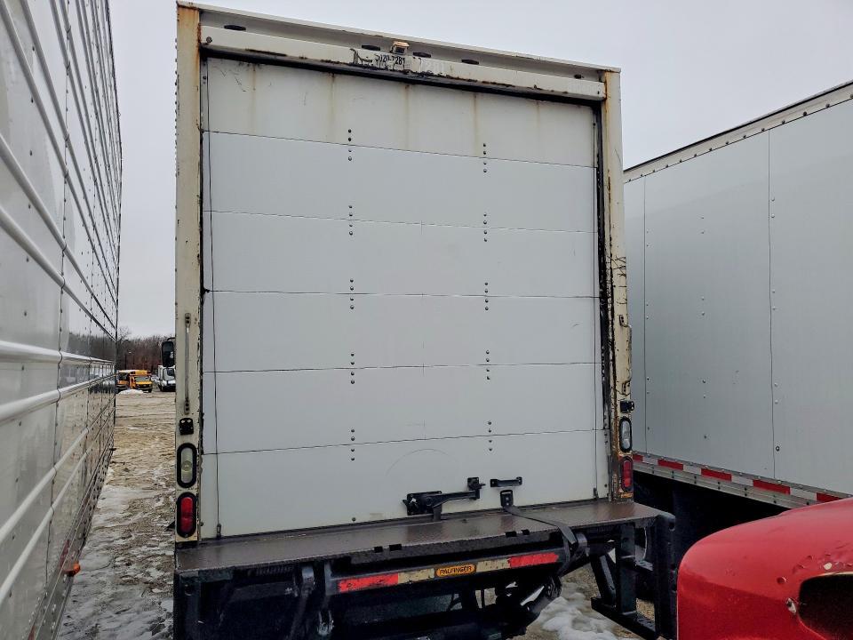 2015 Freightliner Business Class M2 BOX Truck
