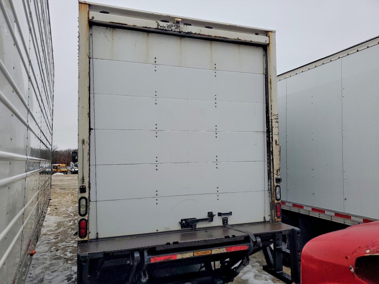 2015 Freightliner Business Class M2 BOX Truck
