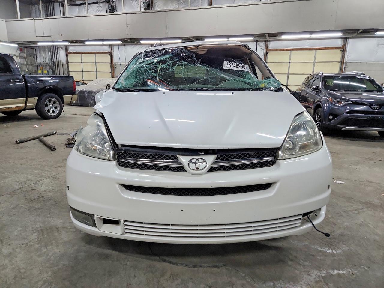 2004 Toyota Sienna xle Limited 7 Passenger