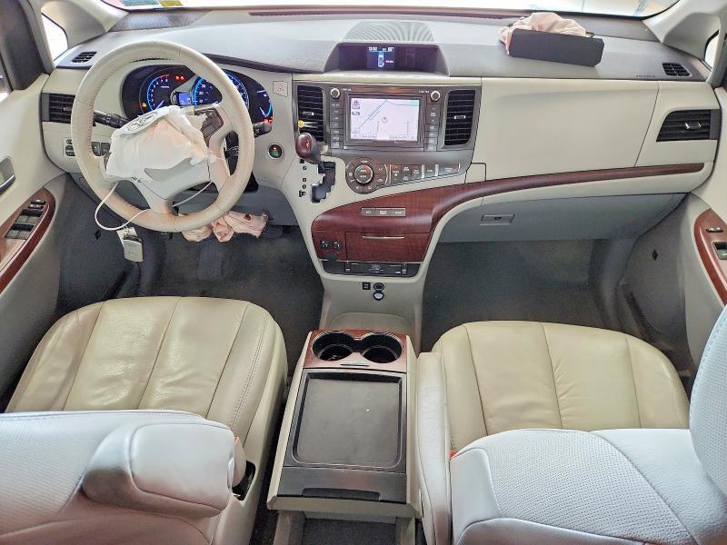 2011 Toyota Sienna xle 7-passenger