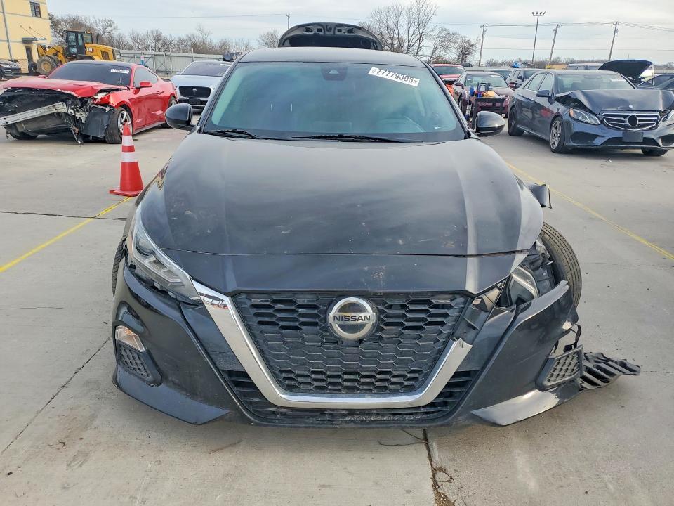 2021 Niss Altima 2.5 sv