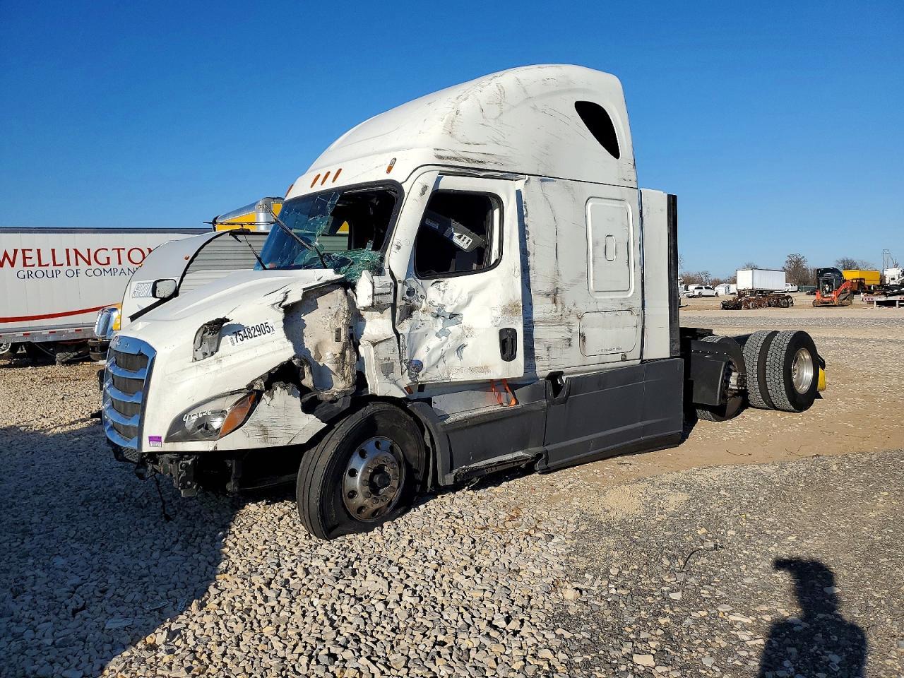 2022 Freigliner 2022 Freightliner Cascadia 116 Semi Truck