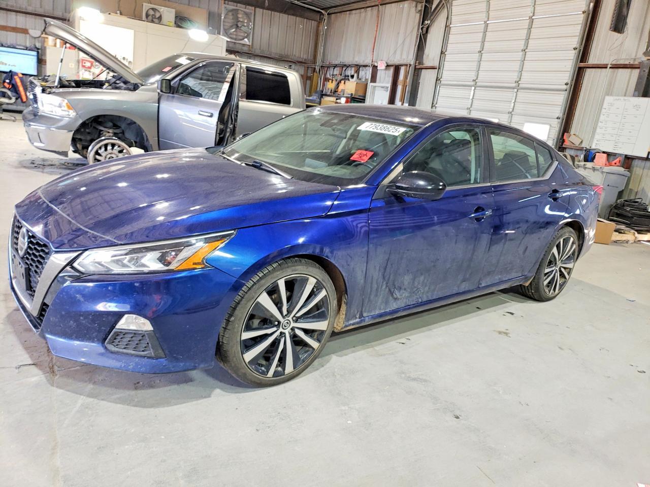 2020 Niss Altima 2.0 sr