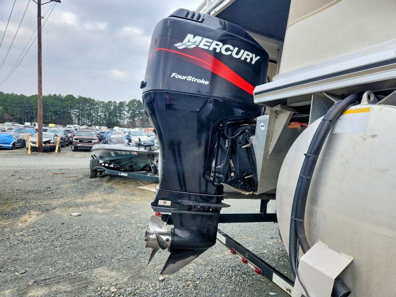 2002 Sun Tracker 22 Party Barge-Pontoon Boat