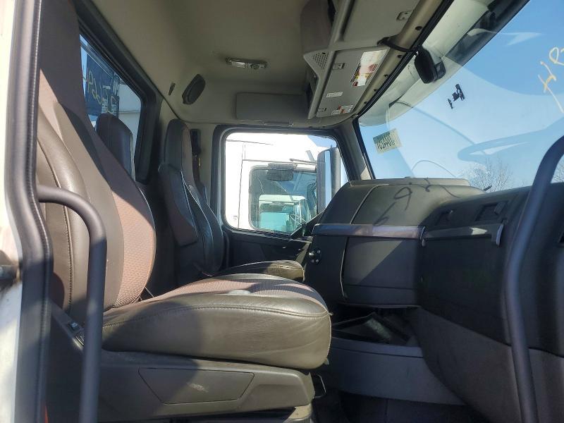 2020 Volvo VNR
