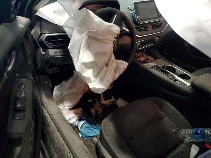 2022 Nissan Altima 2.5 sv