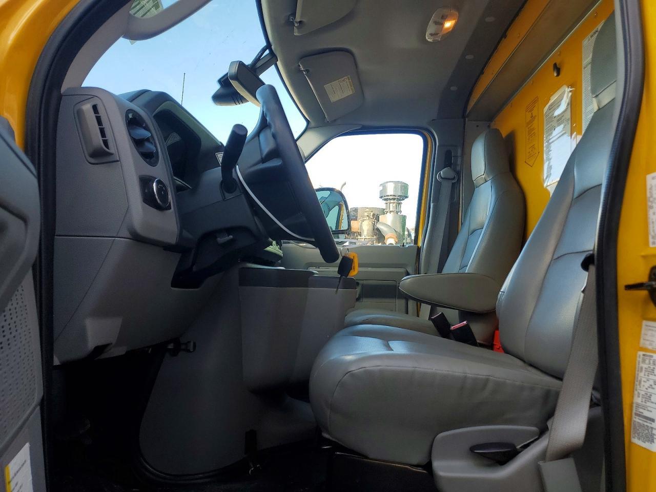 2022 Ford E350 BOX Truck