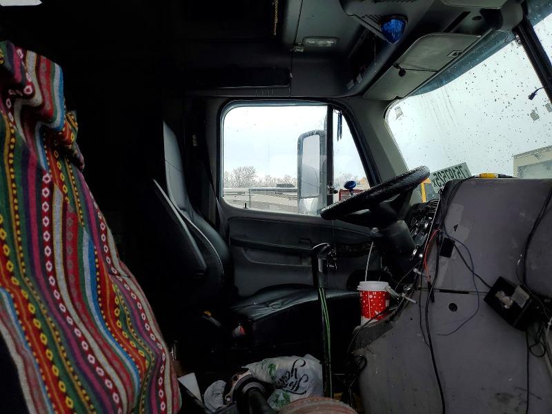 2007 Freightliner Conventional ST120