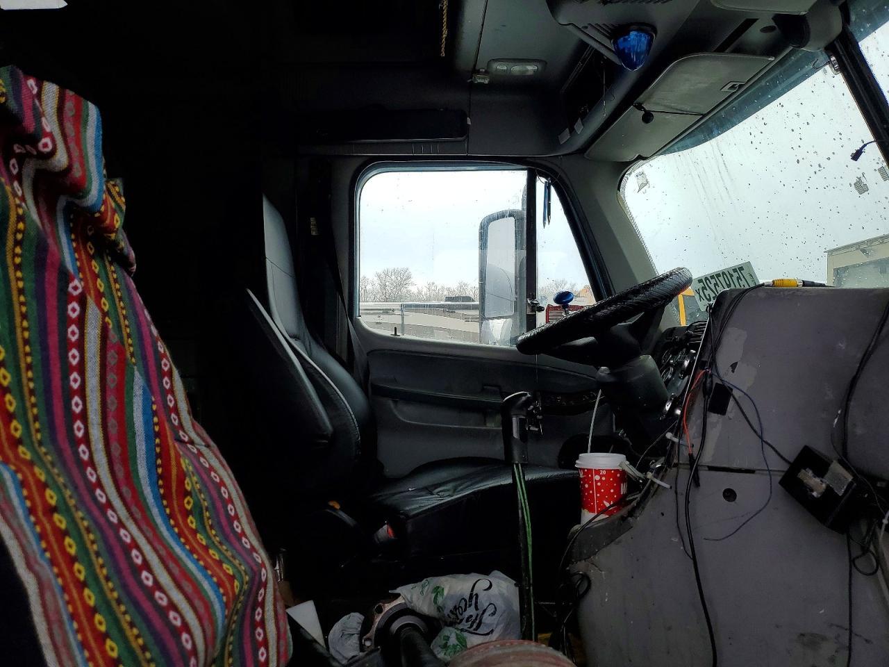 2007 Freightliner Conventional ST120