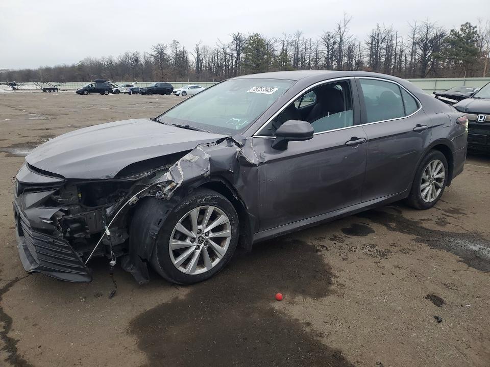 2021 Toyota Camry le