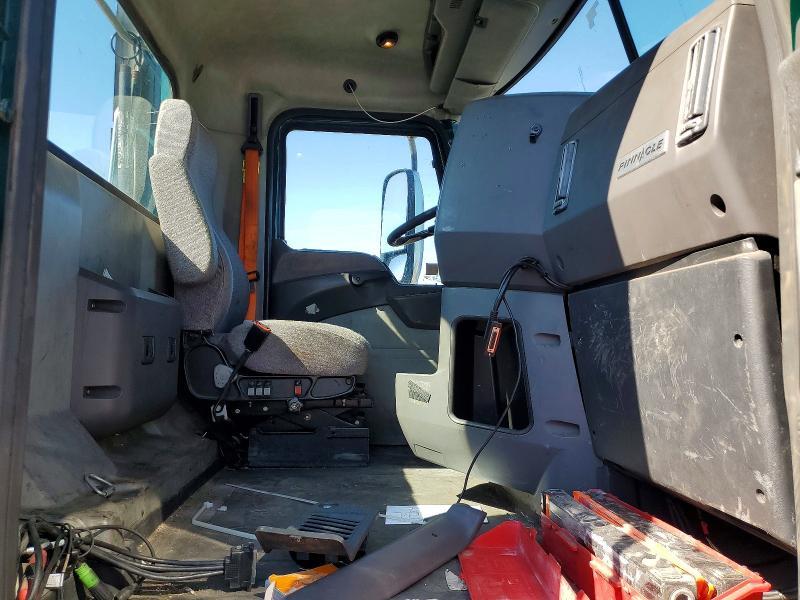2017 Mack CXU612 Semi Truck