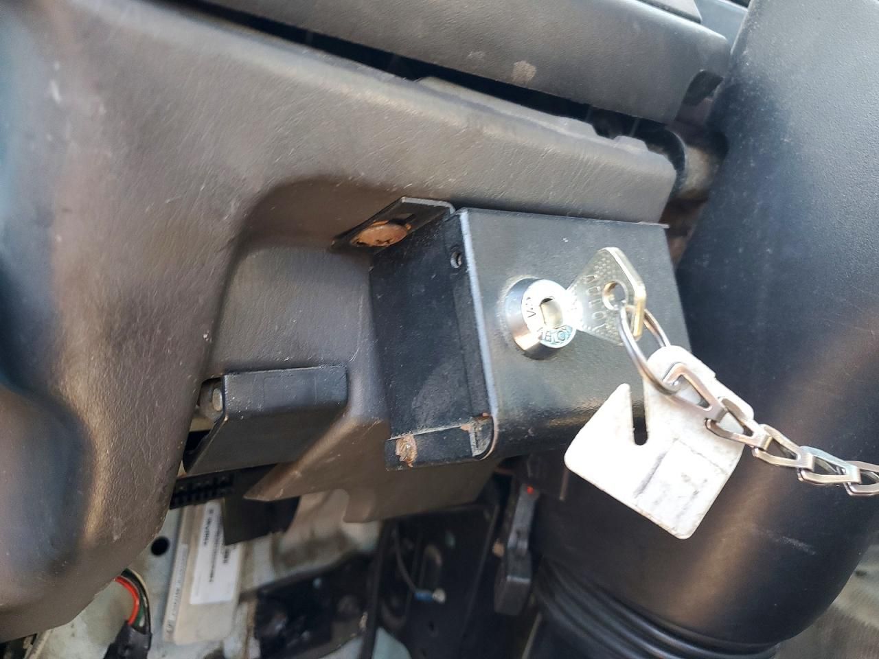 2006 Isuzu T7F BOX Truck