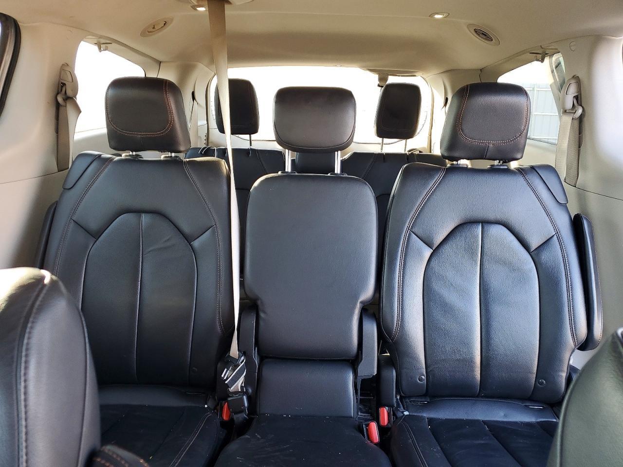 2017 Chrysler Pacifica Touring l