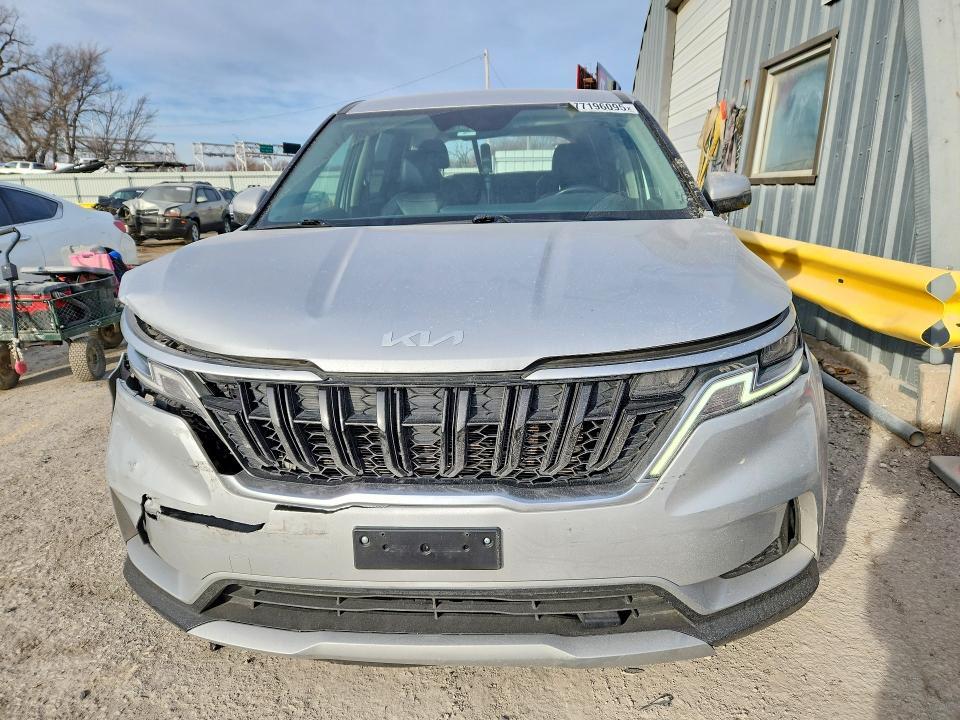 2022 KIA Carnival lx