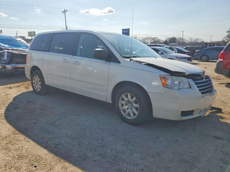 2010 Chrysler Town & Country lx