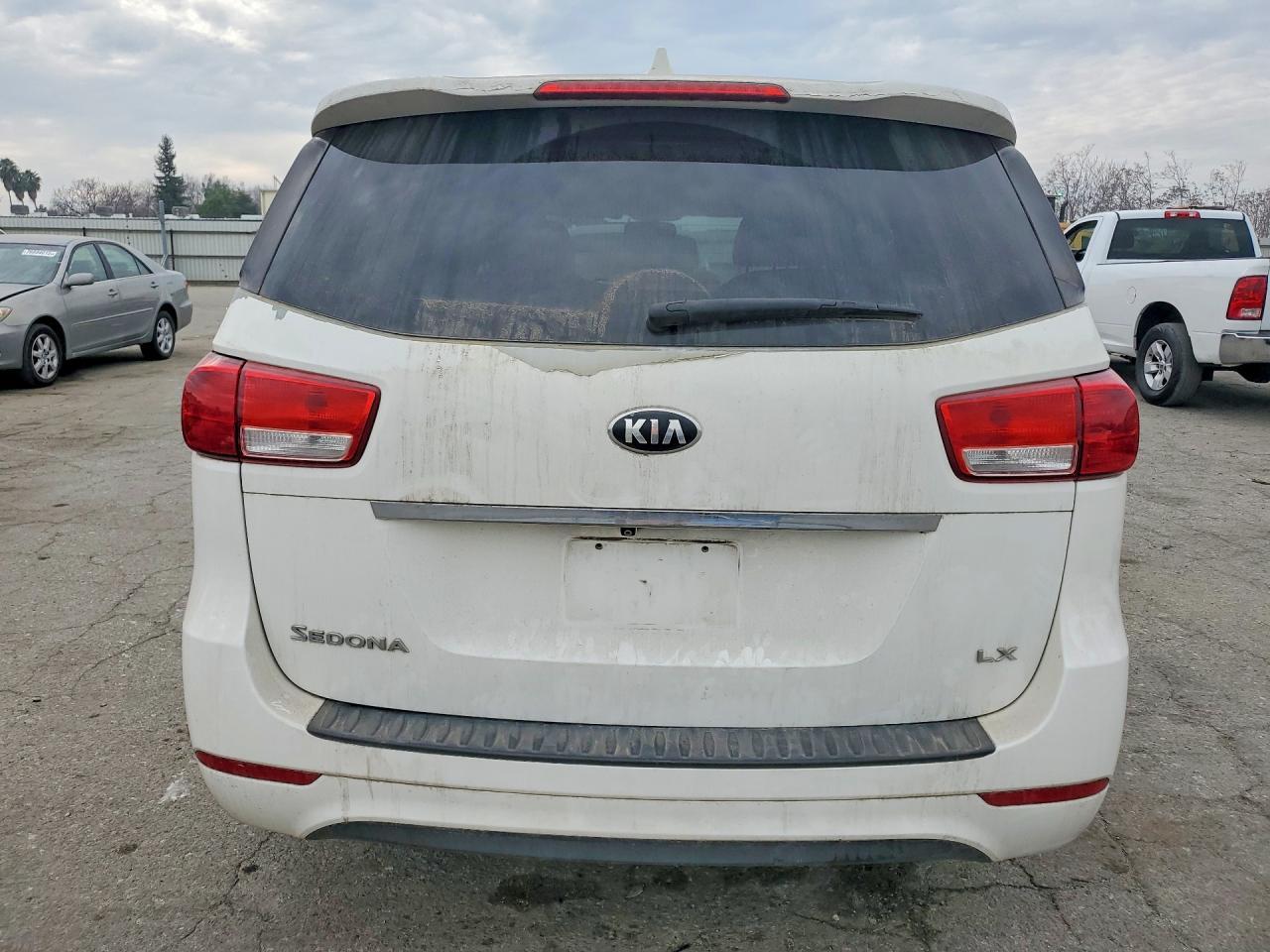 2015 KIA Sedona lx