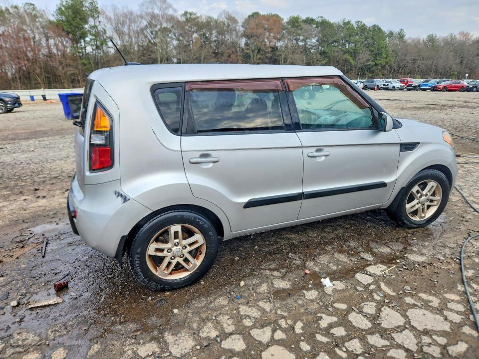 2011 KIA Soul +