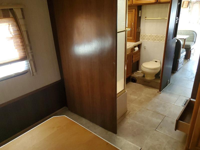 1998 Freightliner XC Chassis RV