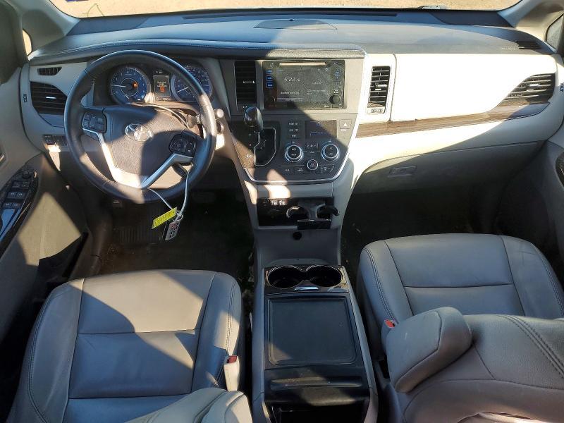 2017 Toyota Sienna xle 8-passenger
