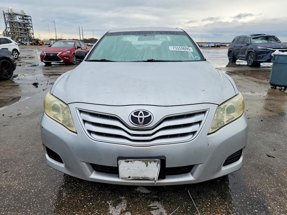 2010 Toyota Camry le