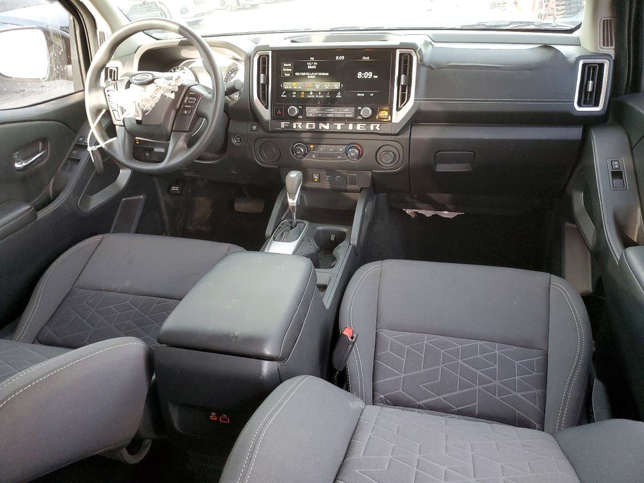 2025 Nissan Frontier s
