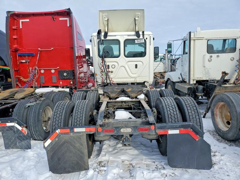 2019 Freigliner 2019 Freightliner Cascadia 126 Semi Truck
