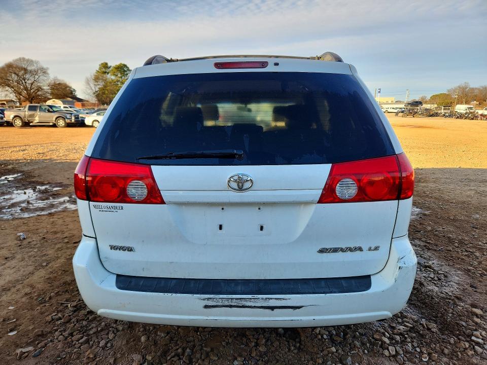 2006 Toyota Sienna le 8 Passenger
