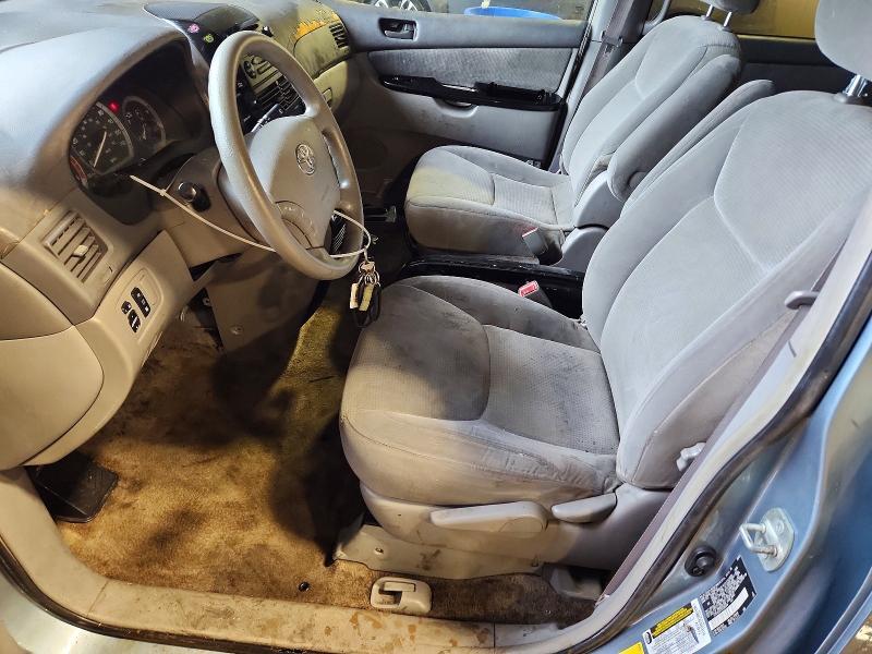 2005 Toyota Sienna le 7 Passenger