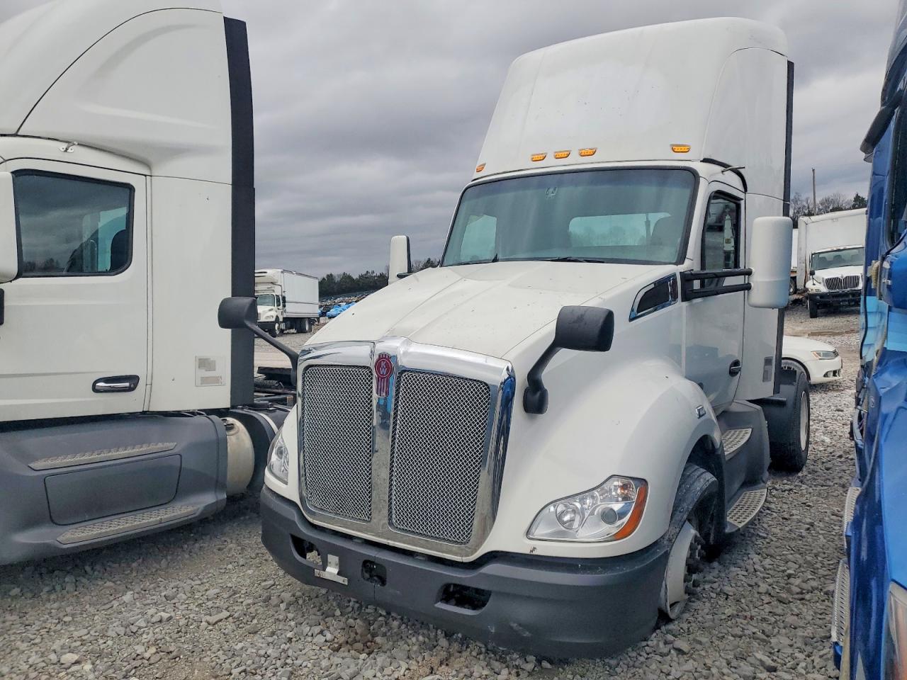 2019 Kenworth T680 Semi Truck