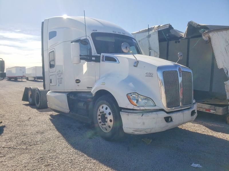 2015 Kenworth T880 Semi Truck