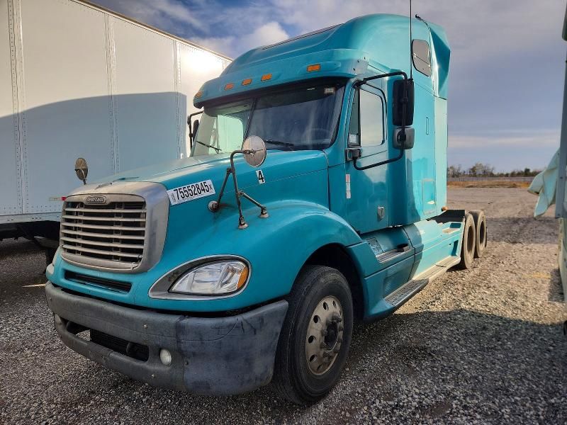 2005 Freightliner Columbia Semi Truck