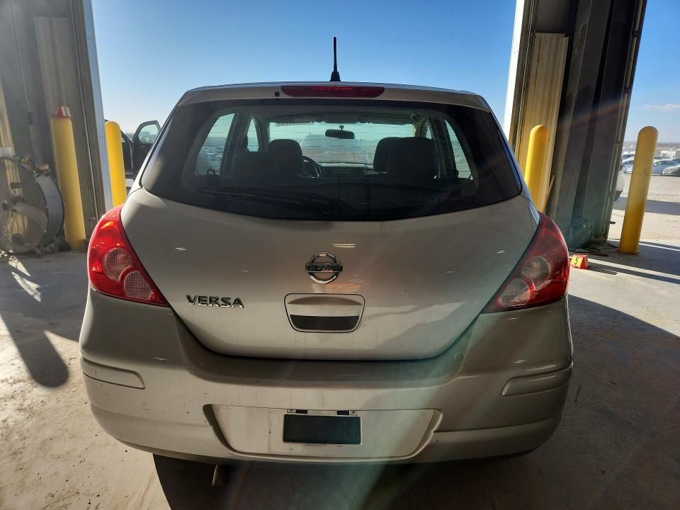 2010 Nissan Versa s