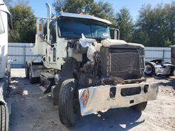 Camiones salvage sin ofertas aún a la venta en subasta: 2011 Mack CHU613 Semi Truck