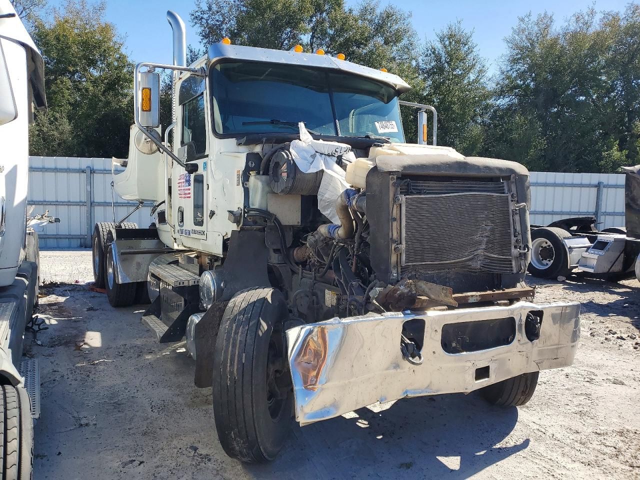 2011 Mack CHU613 Semi Truck