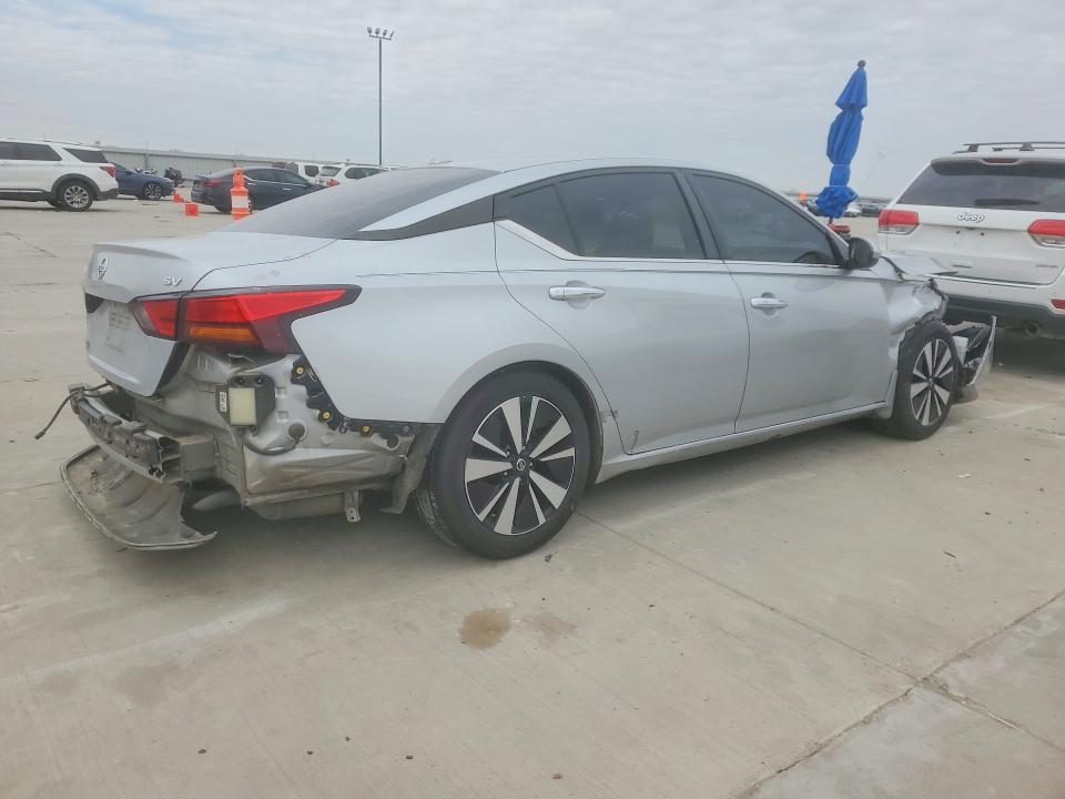 2022 Niss Altima 2.5 sv