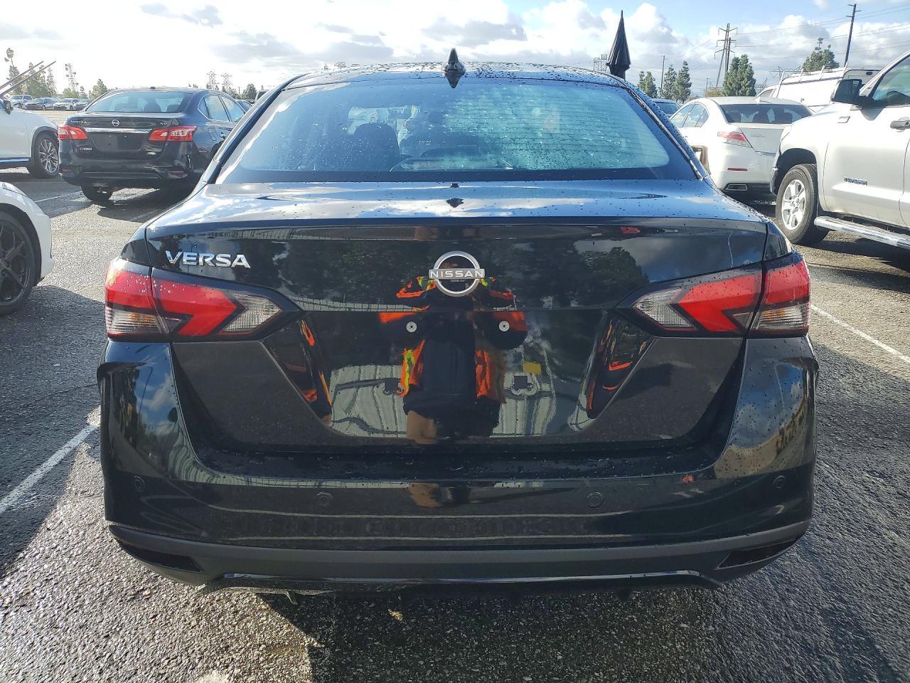 2025 Nissan Versa sv