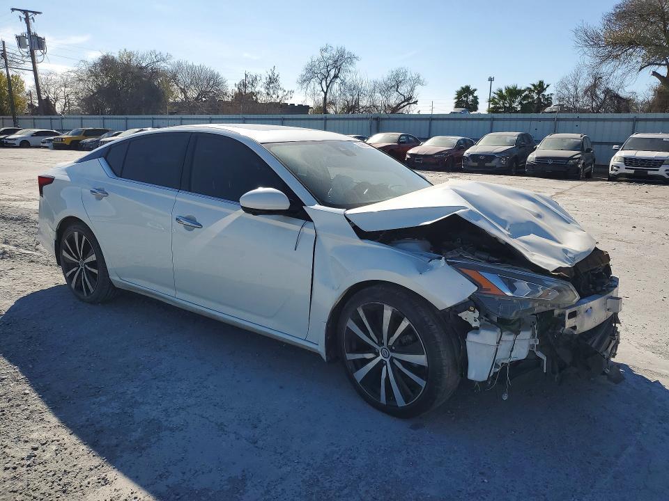 2019 Niss Altima